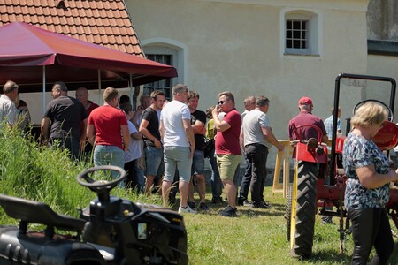 Primoževa nedelja na Kremenu in blagoslov traktorjev